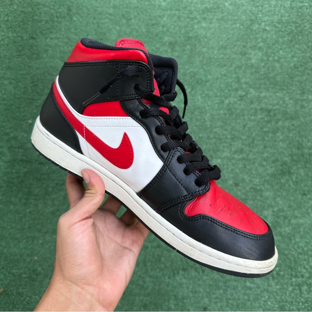 Nike Men's Red and Black High-Top Sneakers